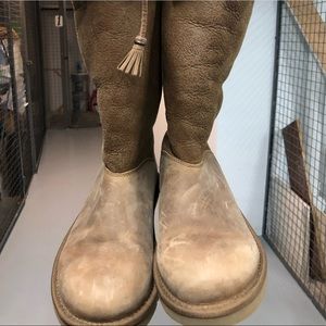 UGG boots size US 36 tan color
